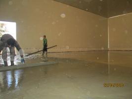 Pouring of industrial floor in the warehouse of the vegetable storehouse in Semipolka 2016